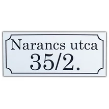 Gravírozott utcatábla szendvicspanelből